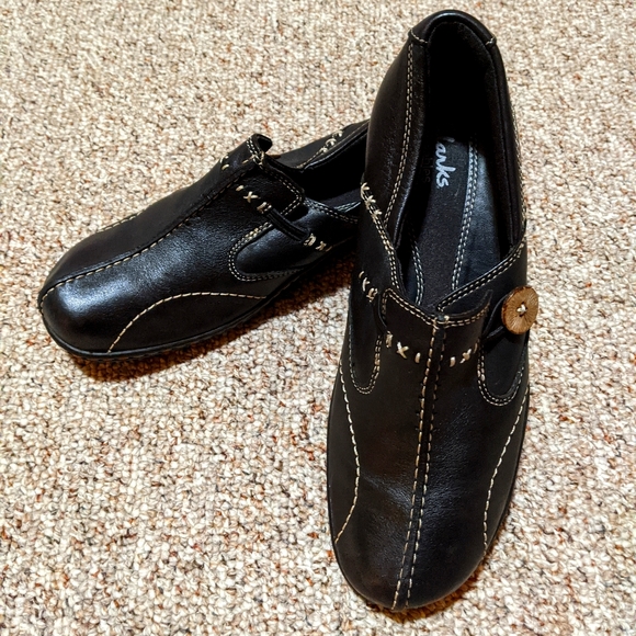 clarks bendables black